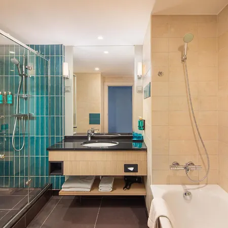 Crowne Plaza By Ihg Hotel 4*