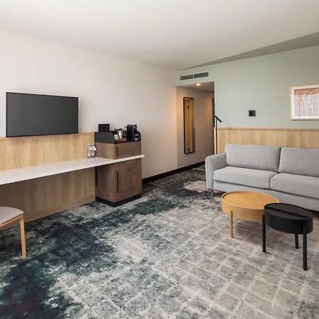 Crowne Plaza By Ihg Hotel