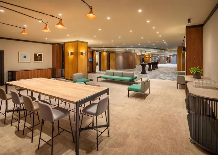 Crowne Plaza By Ihg Hotel 4*