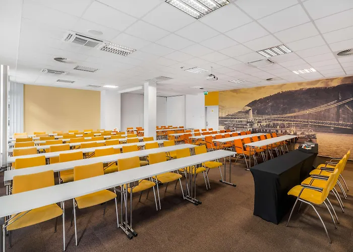 Crowne Plaza By Ihg Hotel