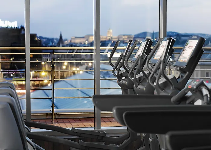 Crowne Plaza By Ihg Hotel 4*