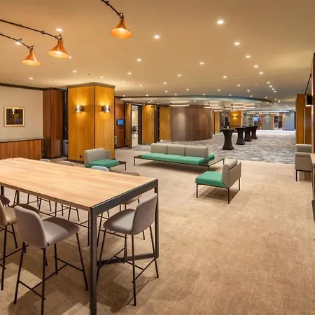 Crowne Plaza By Ihg Отель 4*