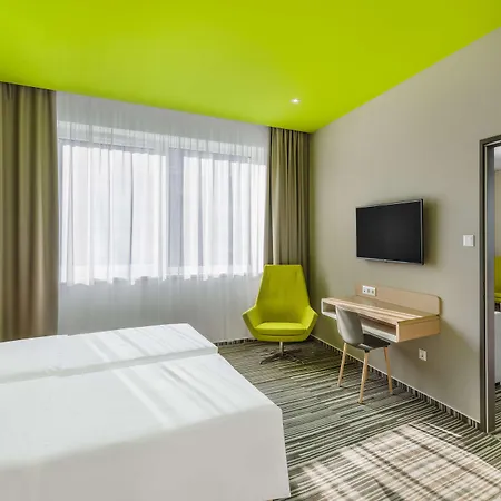 Crowne Plaza By Ihg Отель